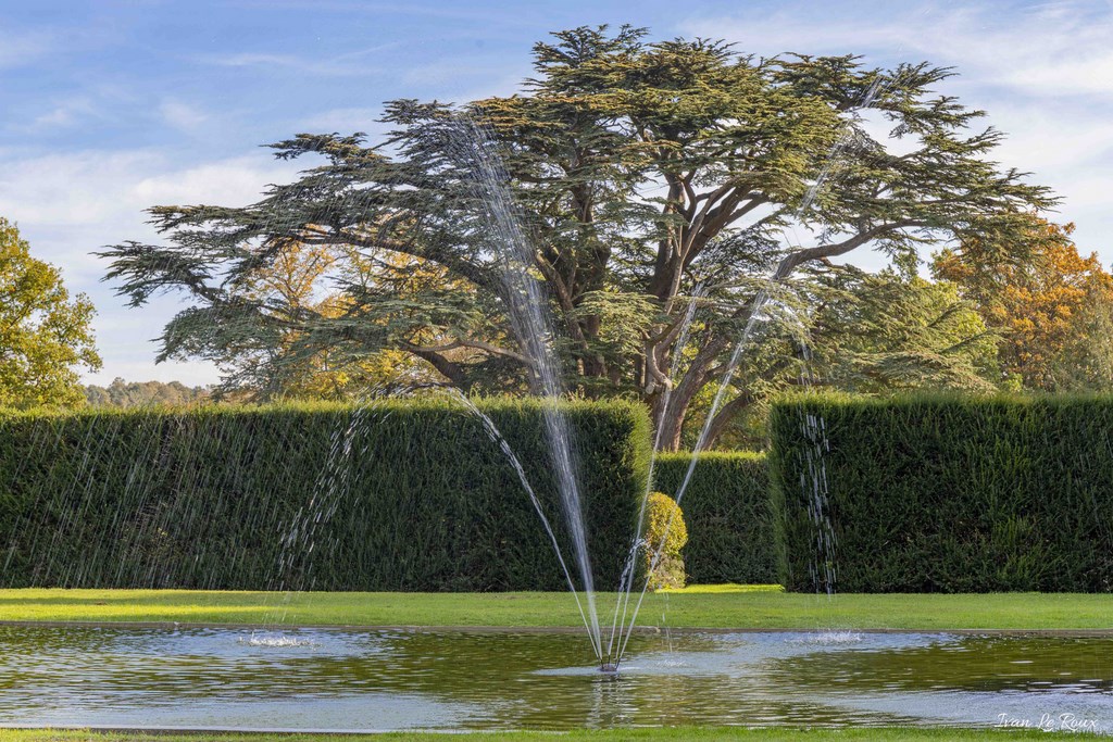 Fontaine dans le parc du Château de Fontaine-La-Soret 27 Eure