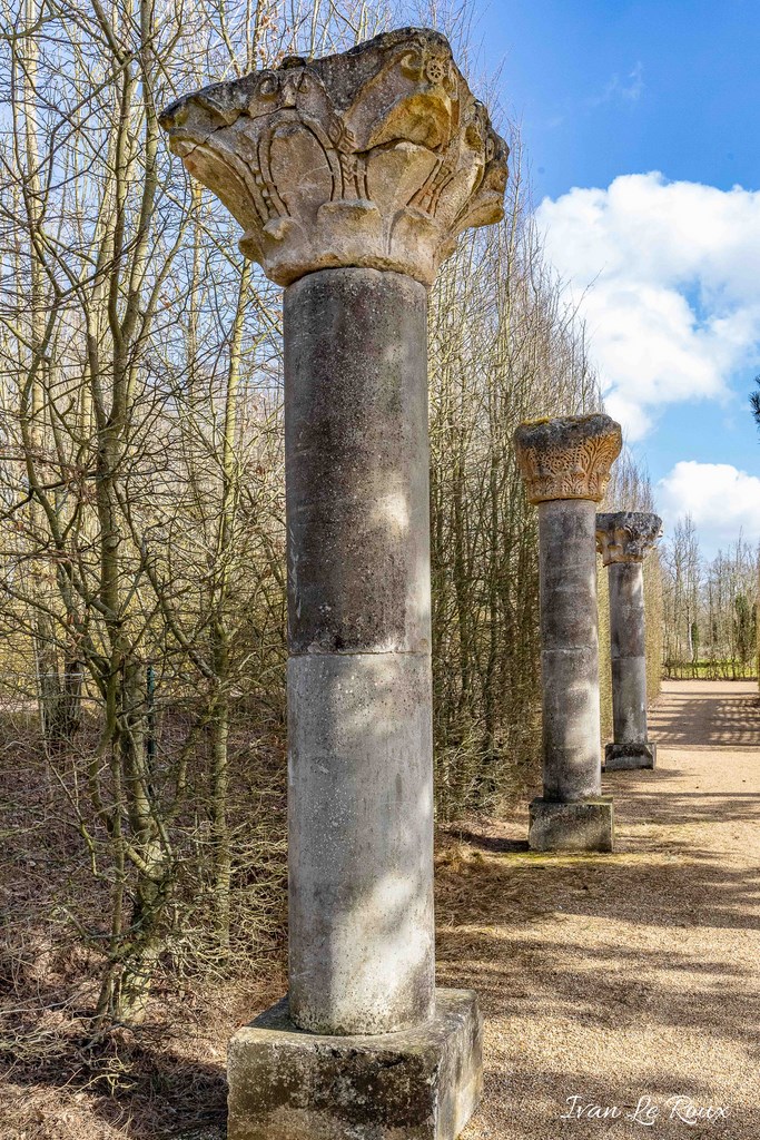 Colonnes parc du Château du Champ de Bataille