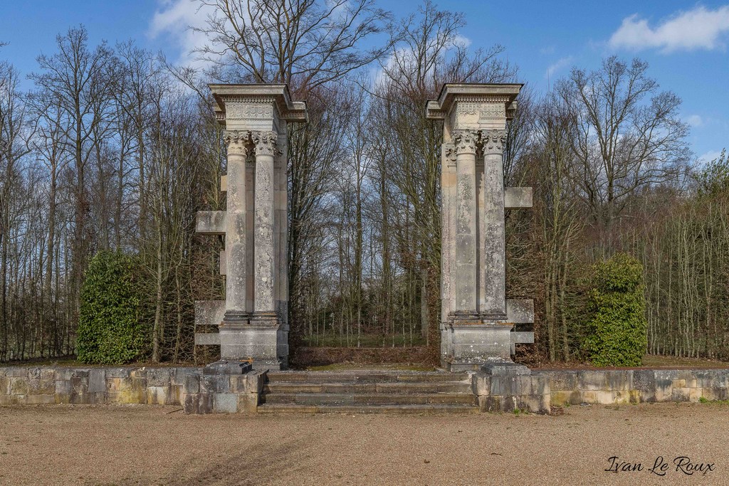 Colonnes du Château du Champ de Bataille