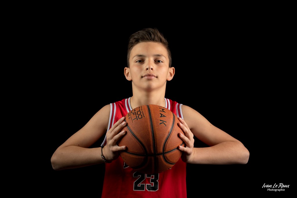 Paolo en Basketteur - 2023 - Canon EOS 5D Mark IV, EF 85mm F/1.4L IS USM, 85  mm, Ivan Le Roux ILR photographie