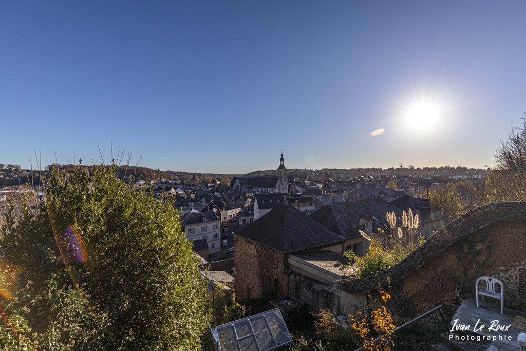 Vue sur Bernay (27)  - 2021 - Contre jour