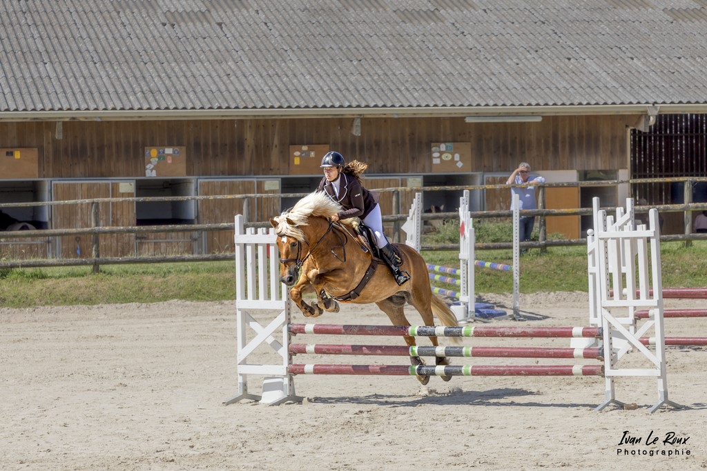 Jessica sur Basane - CSO Club de Verneuil-sur-Avre - 12 juin 2022 - Canon EOS 5D Mark IV, Tamron SP 70-200 mm f/2.8 Di VC USD G2 A025, 127mm, 1/500, f/6.3 ISO 100, Priorité Ouverture