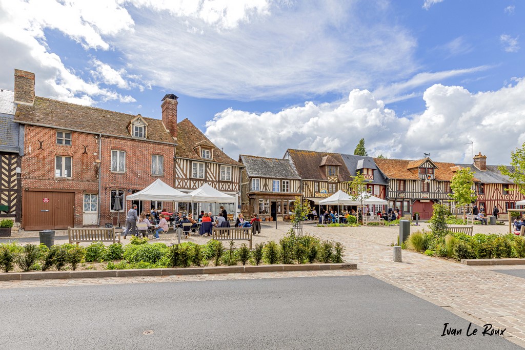 La Place de Beuvron-en-Auge (Calvados 14) - 2021