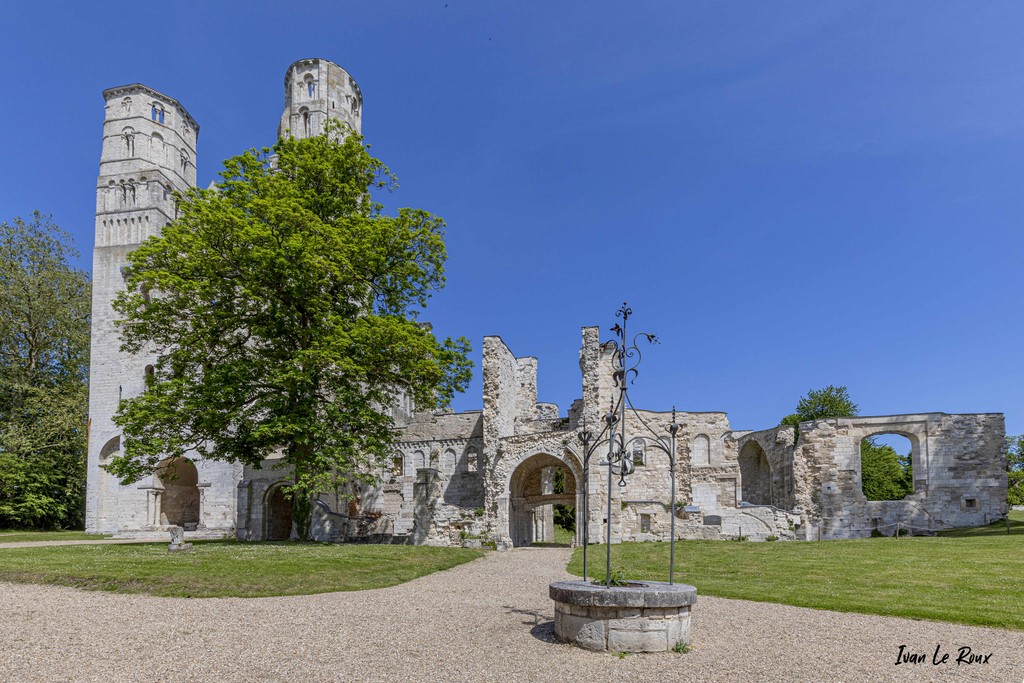 Abbaye de Jumièges (76) - 2021 - 2 tours de 46 mètres