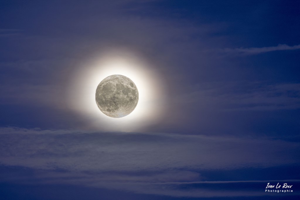 Lune Quand la nuit tombe...  - Romilly-la-Puthenaye (27) - 2022 - Canon EOS 5D Mark IV, Sigma 500 mm F/4 OS HSM SPORTS 500 mm, 1/4s, f/7.1 ISO 100  Priorité Ouverture