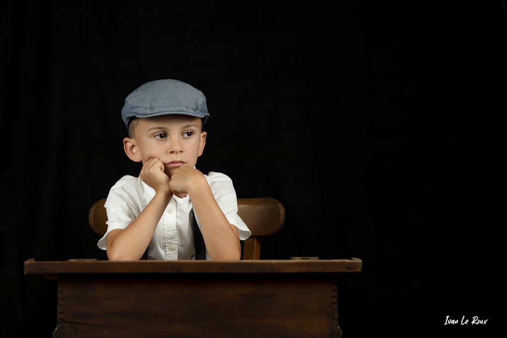 L'écolier en réflexion Portrait Noir et blanc