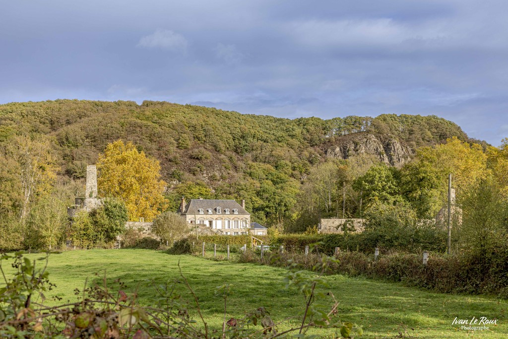 Le Bec Corbin - Le Ménil-Hermei (61) -  Suisse Normande - 2022 -Canon EOS 5D Mark IV, EF 16/35mm f/4L IS USM 35mm, 1/250s, f/7.1, ISO 100,  Priorité ouverture Ivan Le Roux Photographe Normandie