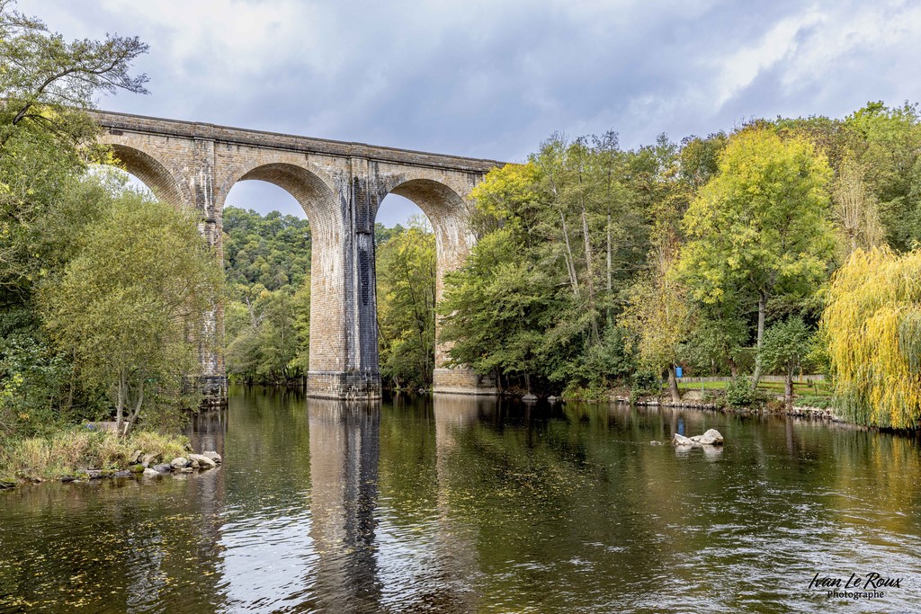 Le Viaduc de Clécy (14) -  Suisse Normande - 2022 -Canon EOS 5D Mark IV, EF 16/35mm f/4L IS USM 35 mm, 1/160s, f/8, ISO 400,  Priorité ouverture Photographe Ivan Le Roux Normandie