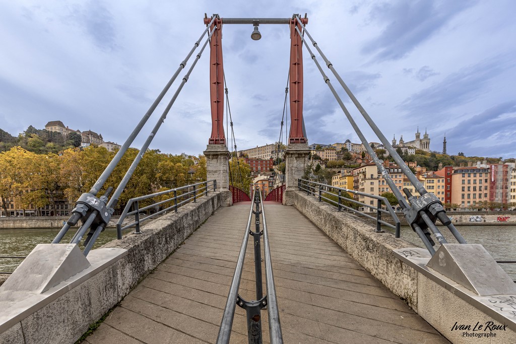 Passerelle Saint-Georges -  Saone - Lyon - 2022 - Canon EOS 5D Mark IV, EF 16/35mm f/4L IS USM, 16 mm, 1/125s, f/8, ISO 100,  Priorité ouverture ivan Le Roux Photographe Fourvière