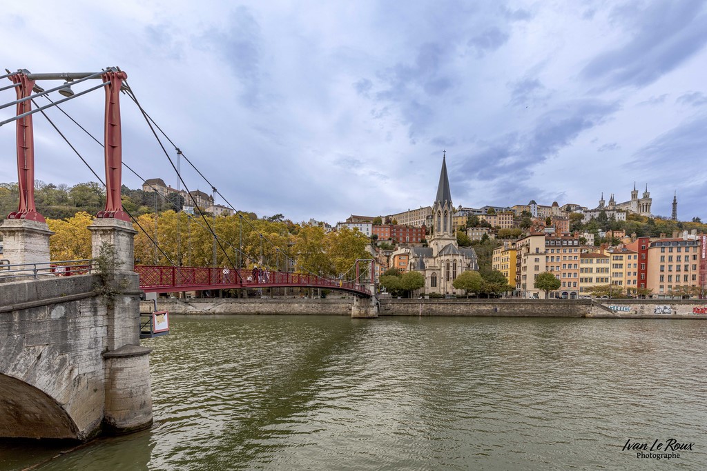 Passerelle Saint-Georges -  Saone - Lyon - 2022 - Canon EOS 5D Mark IV, EF 16/35mm f/4L IS USM, 16 mm, 1/100s, f/8, ISO 100,  Priorité ouverture ivan Le Roux Photographie Fourvière église