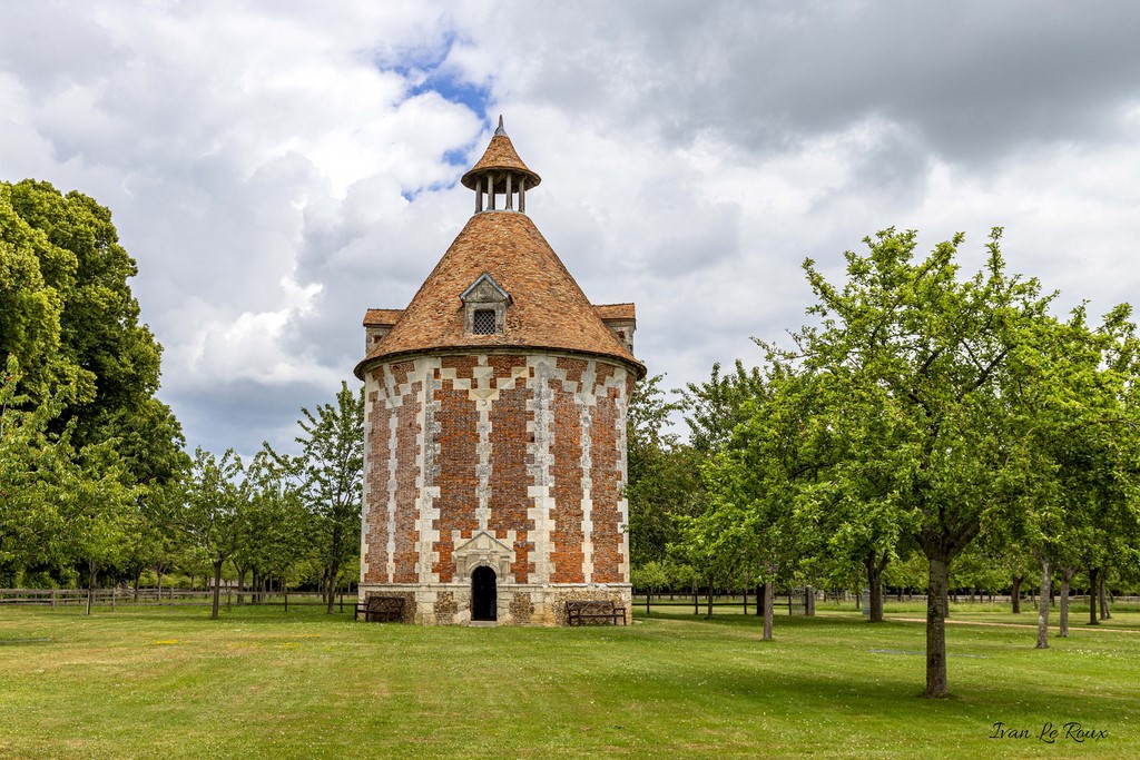 Château du Troncq Pigeonnier