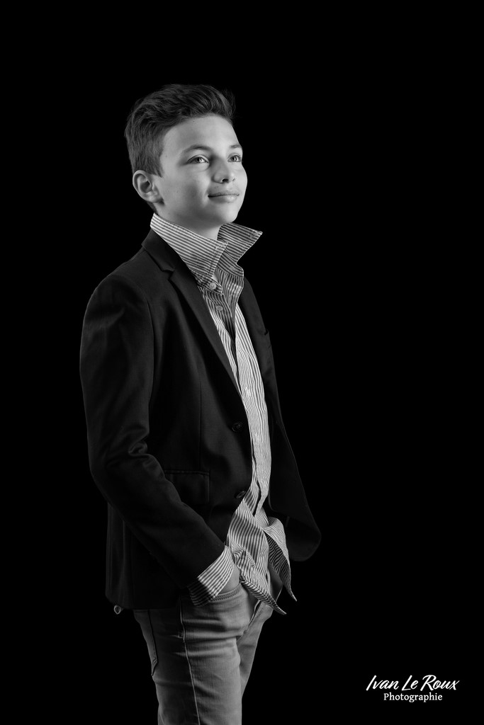 Paolo mains dans les poches - 2023 - Canon EOS 5D Mark IV, EF 85mm F/1.4L IS USM photographe Ivan Le Roux ILR Photographie