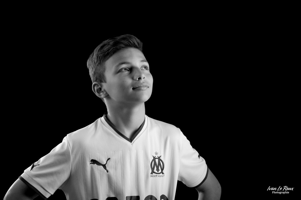 Paolo dans la lumière - 2023 - Canon EOS 5D Mark IV, EF 85mm F/1.4L IS USM, 85  mm, 1/200s, f/9, ISO 100, Manuel, 4 x flash Photographe Ivan Le Roux ILR Photographie